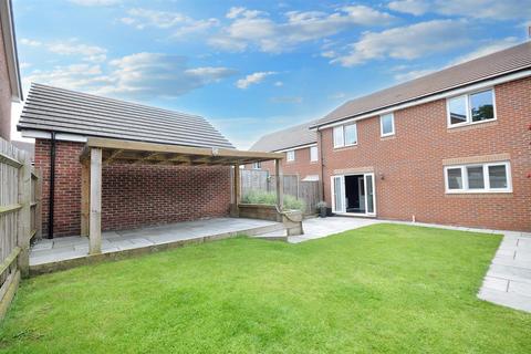 4 bedroom detached house for sale, Sweepers Avenue, Stone