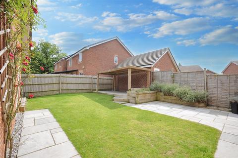 4 bedroom detached house for sale, Sweepers Avenue, Stone