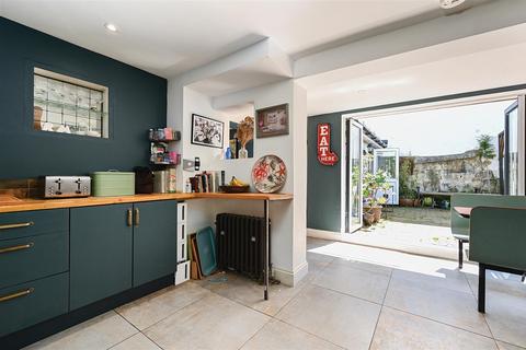 5 bedroom end of terrace house for sale, Cambridge Road, Hastings