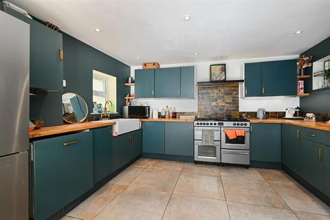 5 bedroom end of terrace house for sale, Cambridge Road, Hastings