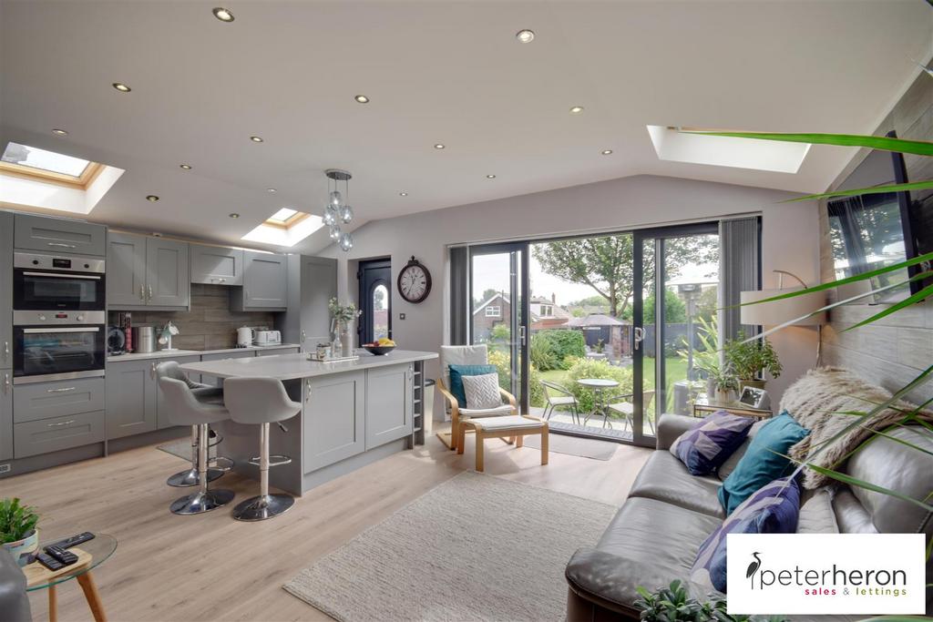 Open Plan Dining Kitchen &amp; Family Area