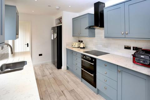 50 Ffynnonau, Crickhowell, NP8 1DB