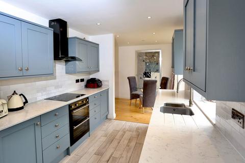 50 Ffynnonau, Crickhowell, NP8 1DB