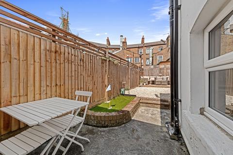 9 Faversham Road, Beckenham, BR3 3PN