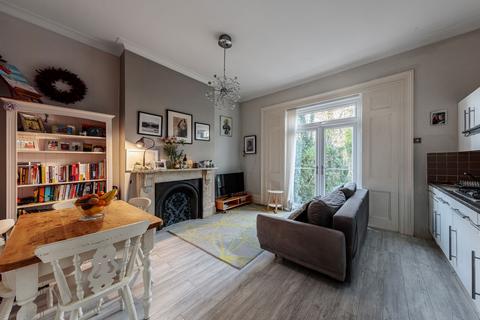 Flat 2, 122 Croydon Road, London, SE20 7YZ