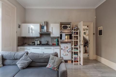 Flat 2, 122 Croydon Road, London, SE20 7YZ