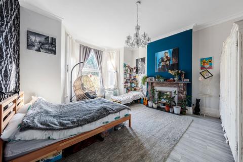 Flat 2, 122 Croydon Road, London, SE20 7YZ