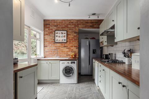 28 Chaffinch Road, Beckenham, BR3 4LU