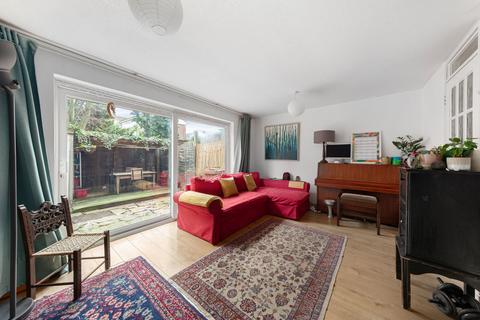 8 Lockwood Close, London, SE26 4HY