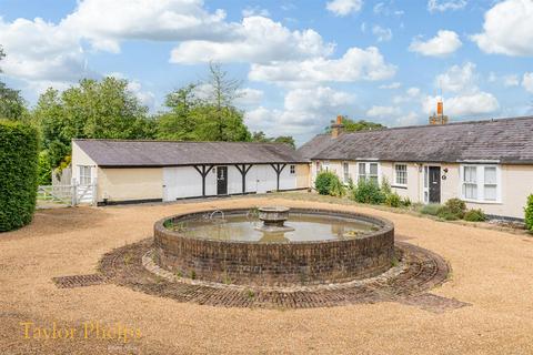 1 bedroom bungalow for sale, Fanhams Hall Road, Ware SG12