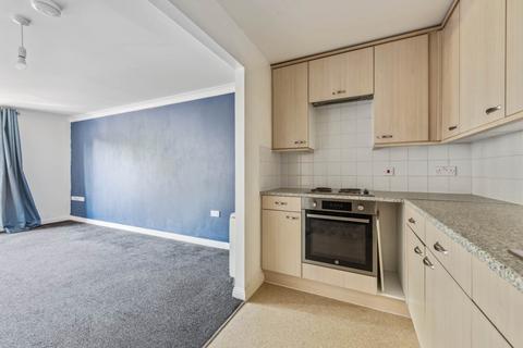 1 bedroom flat for sale, Wellsfield, Bushey