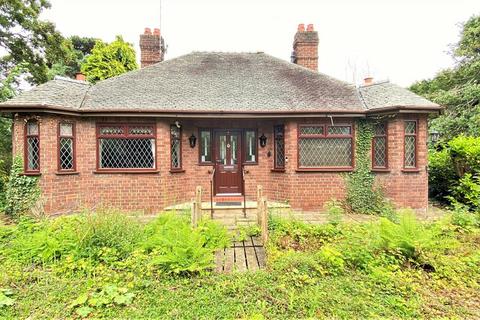 2 bedroom detached bungalow for sale, Spinney Drive, Great Sutton