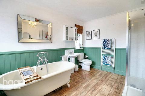 69 Madan Road, Westerham, TN16 1DX
