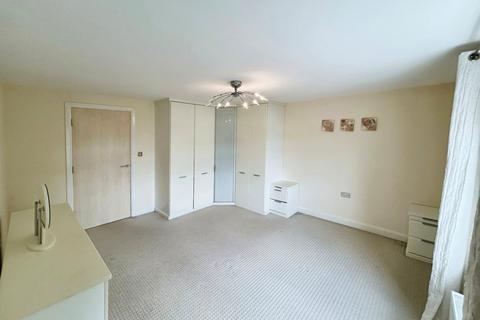 3 bedroom flat for sale, Waters Edge, 104 Harley Road, Sale, Cheshire, M33