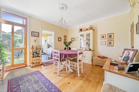 44 Albert Road, Addlestone, KT15 2PX