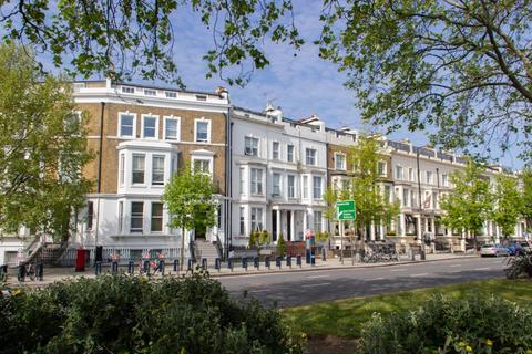 Studio to rent, West Cromwell Road, Earls Court, London, SW5