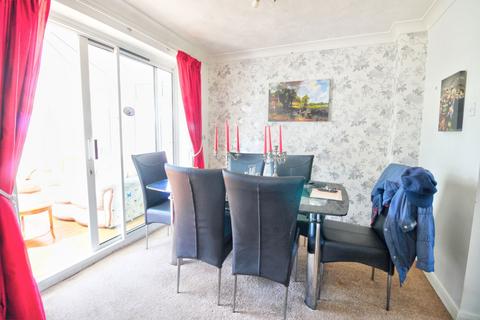27 Grasmere Close, Eastbourne, BN23 8JE