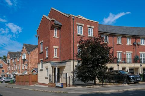 5 bedroom end of terrace house for sale, Castle Lodge Avenue, Leeds, LS26