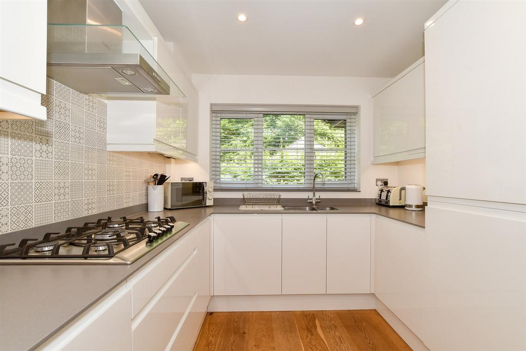 Kitchen/ Dining Room