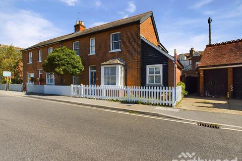 3 bedroom semi-detached house to rent, Old Road, Frinton-on-Sea CO13