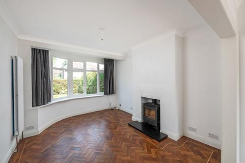 14 Kingsley Grove, Reigate, RH2 8DX