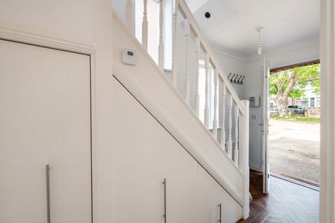 14 Kingsley Grove, Reigate, RH2 8DX