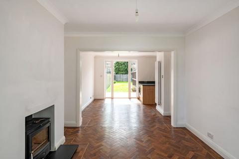 14 Kingsley Grove, Reigate, RH2 8DX