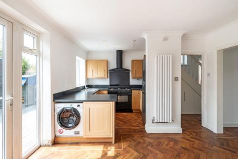 14 Kingsley Grove, Reigate, RH2 8DX