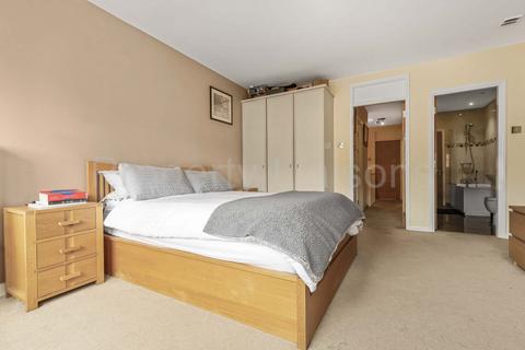 4 bedroom duplex for sale, Goodhart Place, London, E14