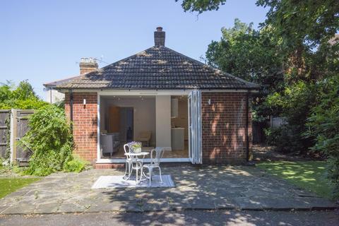 2 bedroom detached bungalow for sale, Woking GU22