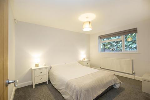 10 Coldharbour Road, Woking, GU22 8SN