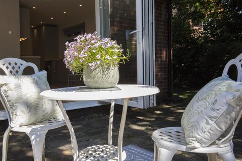 10 Coldharbour Road, Woking, GU22 8SN