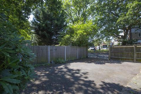 10 Coldharbour Road, Woking, GU22 8SN