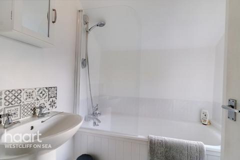 1 bedroom flat for sale, Fairfax Drive, Westcliff-On-Sea