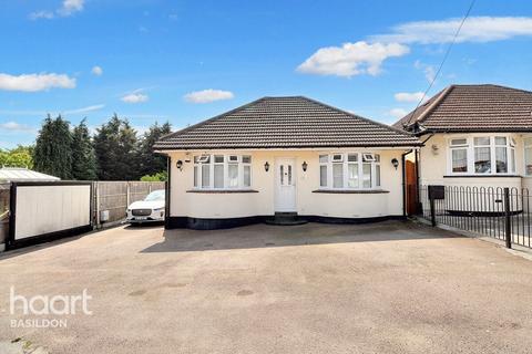 4 bedroom chalet for sale, Ramsay Drive, Basildon