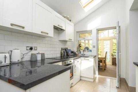 4 bedroom detached house to rent, High Wycombe HP12