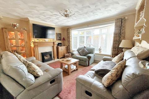 3 bedroom detached house for sale, May Crescent, Holbury, SO45