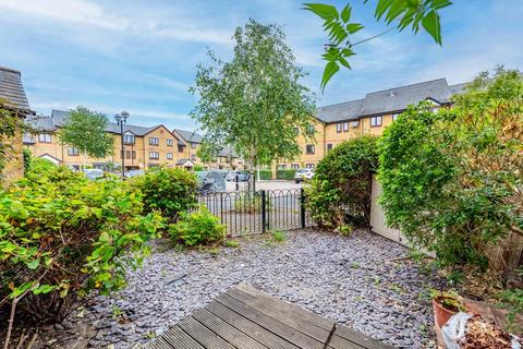 155 Riverside Close, London, E5 9ST