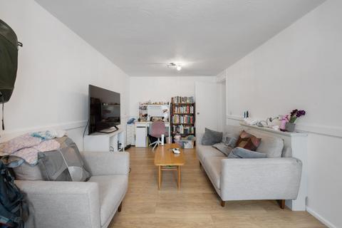155 Riverside Close, London, E5 9ST