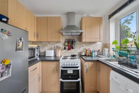 155 Riverside Close, London, E5 9ST