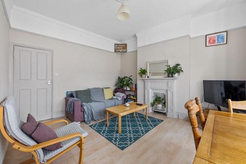 2 bedroom flat for sale, Cranwich Road, London, N16