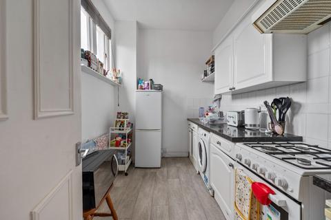 2 bedroom flat for sale, Cranwich Road, London, N16