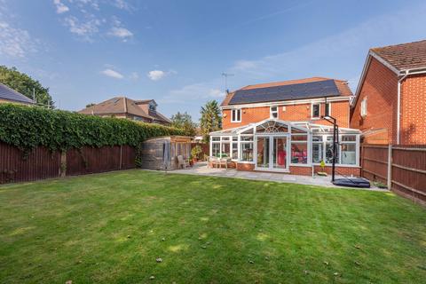 4 bedroom detached house for sale, Hurworth Avenue, Langley SL3