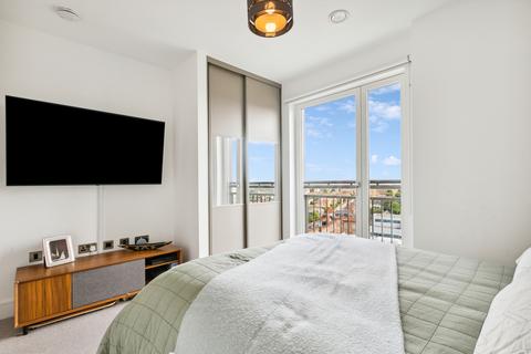 2 bedroom flat for sale, Courthouse Way, London