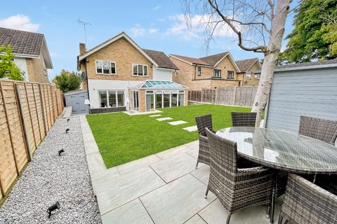 5 bedroom detached house for sale, Washbrook Close, Barton-le-clay, Bedford, Bedfordshire, MK45 4LF