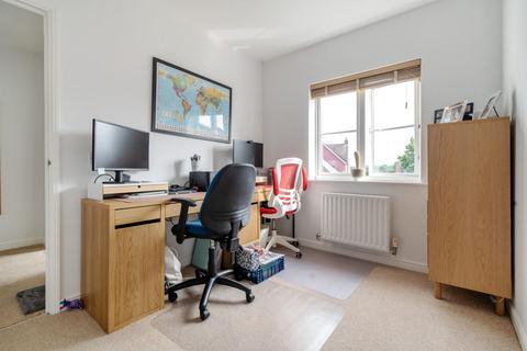 8 Nelson Drive, Petersfield, GU31 4SJ