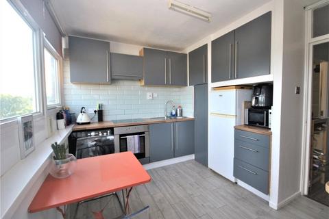 2 bedroom property for sale, Grove Park Road, London