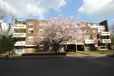 1 bedroom flat for sale, Hillmount, Woking GU22