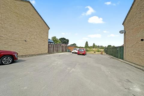 15 Bradbury Close, Chippenham, SN15 3TN