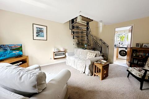 15 Bradbury Close, Chippenham, SN15 3TN